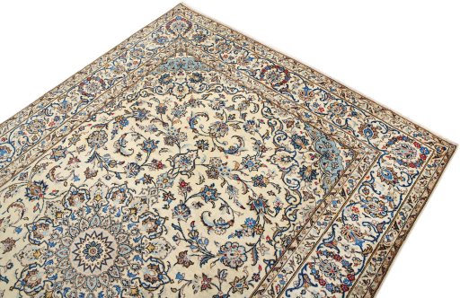 Surface texture of 1985s Kashan rug with natural Wool and intricate pattern