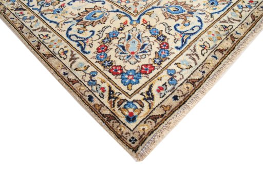 Central medallion detail of 1985s Kashan rug from Iran / Persia