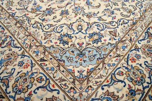 Close-up detail of 1985s Kashan rug from Iran / Persia showing Wool weave