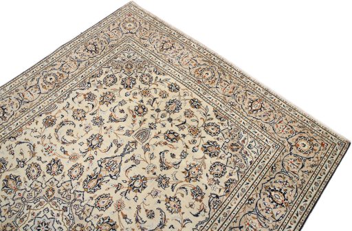 Surface texture of 2000s Kashan rug with natural Wool and intricate pattern