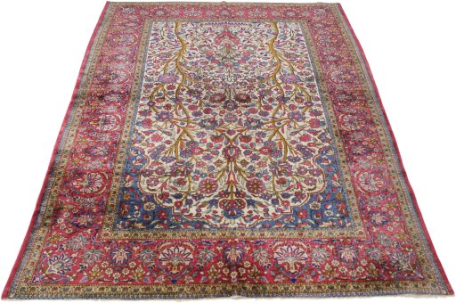 Close-up detail of 1920s Kashan rug from Iran / Persia showing Silk weave