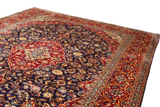 Surface texture of 1990s Kashan rug with natural Wool and intricate pattern