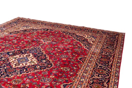 Surface texture of 1990s Kashan rug with natural Wool and intricate pattern