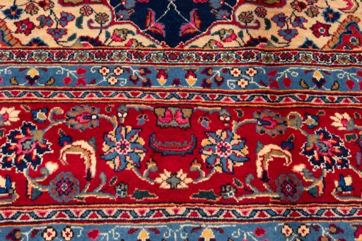 Close-up detail of 1990s Kashan rug from Iran / Persia showing Wool weave