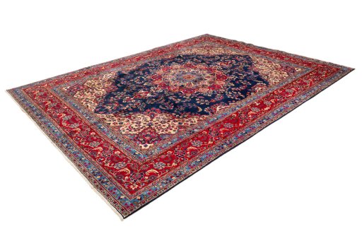 Close-up detail of 1990s Kashan rug from Iran / Persia showing Wool weave