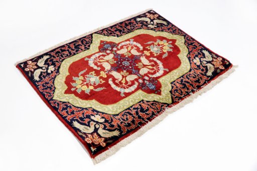 Corner detail of 1995s Kashan rug showing border pattern and Wool pile