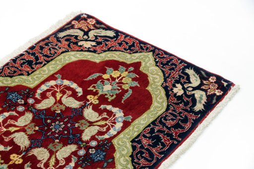 Surface texture of 1995s Kashan rug with natural Wool and intricate pattern