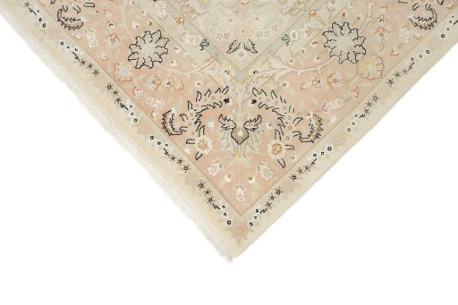 Backside of handmade 1980s Kashmar rug showing knot structure and weave density