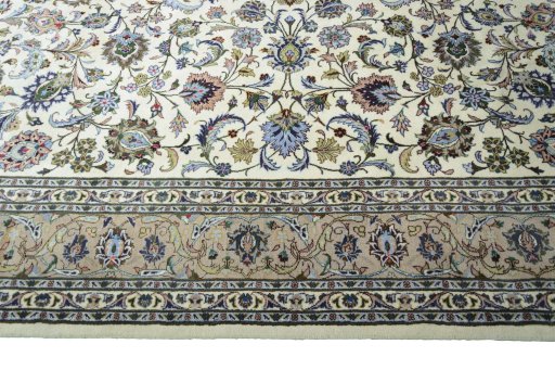 Corner detail of New Kashmar rug showing border pattern and Wool pile