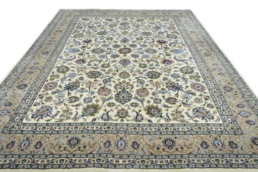Surface texture of New Kashmar rug with natural Wool and intricate pattern