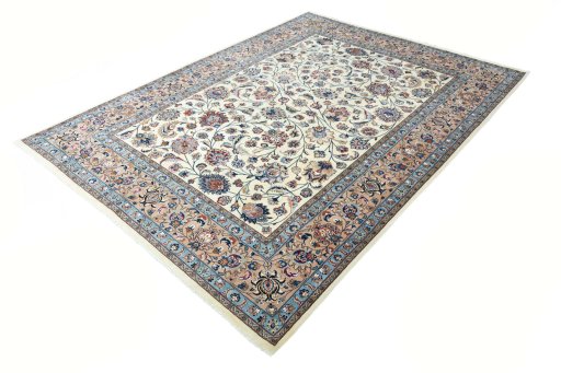 Corner detail of New Kashmar rug showing border pattern and Wool pile