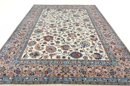 Surface texture of New Kashmar rug with natural Wool and intricate pattern