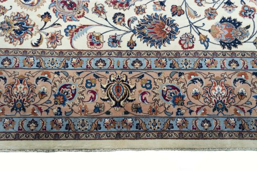 Central medallion detail of New Kashmar rug from Iran / Persia