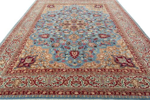 Surface texture of 1970s Kashmar rug with natural Wool and intricate pattern