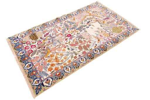 Corner detail of 1975s Kashmar rug showing border pattern and Wool pile