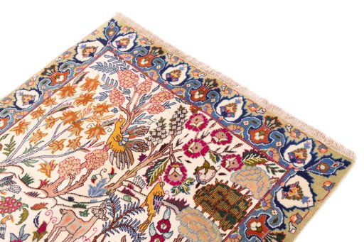 Surface texture of 1975s Kashmar rug with natural Wool and intricate pattern
