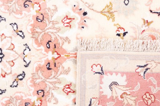 Close-up detail of 1985s Kashmar rug from Iran / Persia showing Wool weave