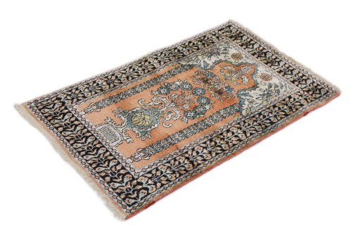 Corner detail of New Kashmar rug showing border pattern and Silk pile