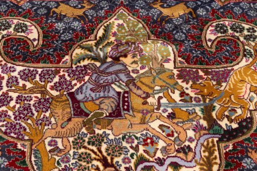 Corner detail of 2018s Kashmar rug showing border pattern and Wool pile