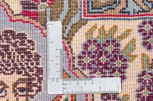 Corner detail of 2018s Kashmar rug showing border pattern and Wool pile