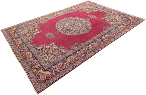 Corner detail of 1950s Kerman rug showing border pattern and Wool pile