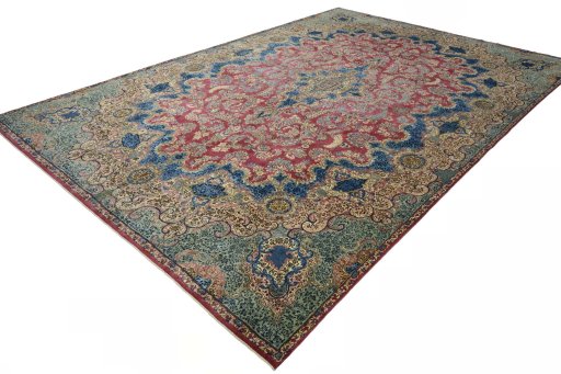 Corner detail of 1930s Kerman rug showing border pattern and Wool pile