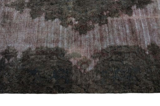 Corner detail of 1950s Kerman rug showing border pattern and Wool pile