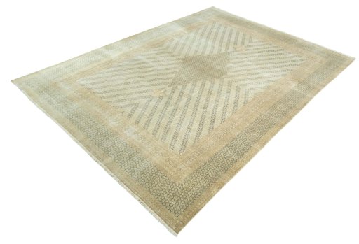 Corner detail of 1970s Kerman rug showing border pattern and Wool pile