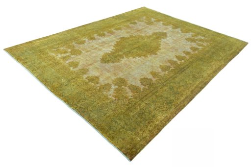 Corner detail of 1970s Kerman rug showing border pattern and Wool pile