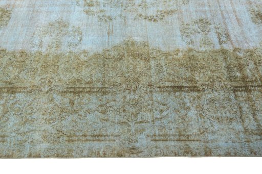 Corner detail of 1970s Kerman rug showing border pattern and Wool pile
