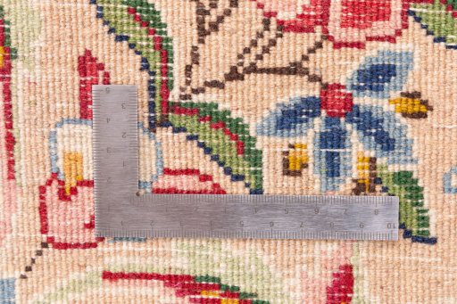 Corner detail of 2005s Kerman rug showing border pattern and Wool pile
