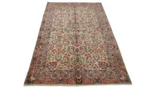 Corner detail of 1920s Kerman rug showing border pattern and Wool pile