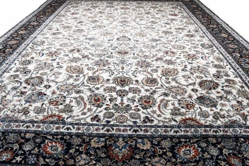 Surface texture of New Mashad rug with natural Wool and intricate pattern