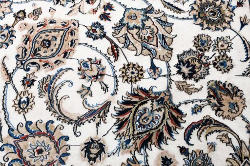 Central medallion detail of New Mashad rug from Iran / Persia
