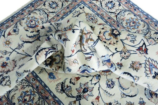 Surface texture of New Mashad rug with natural Wool and intricate pattern