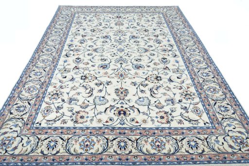 Surface texture of New Mashad rug with natural Wool and intricate pattern