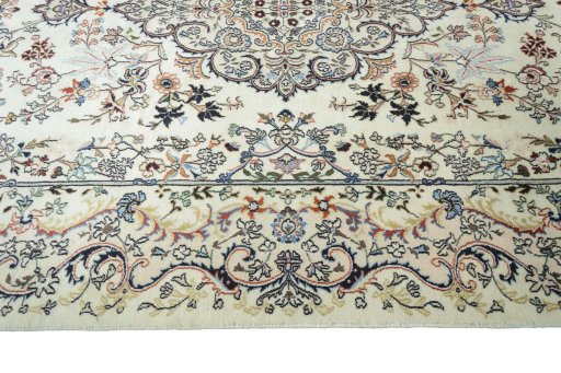 Corner detail of New Mashad rug showing border pattern and Wool pile