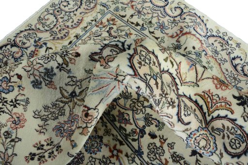 Surface texture of New Mashad rug with natural Wool and intricate pattern
