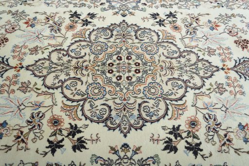 Central medallion detail of New Mashad rug from Iran / Persia