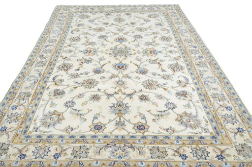Surface texture of New Mashad rug with natural Wool and intricate pattern