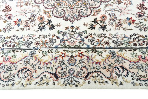 Corner detail of New Mashad rug showing border pattern and Wool pile