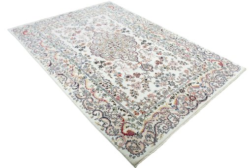 Close-up detail of New Mashad rug from Iran / Persia showing Wool weave