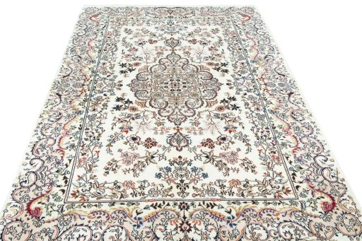 Surface texture of New Mashad rug with natural Wool and intricate pattern