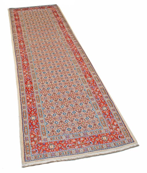 Corner detail of New Moud rug showing border pattern and Wool pile