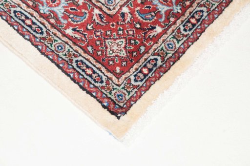 Surface texture of New Moud rug with natural Wool and intricate pattern