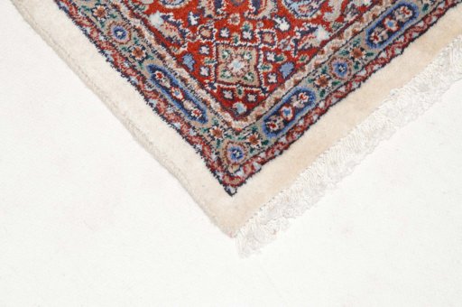 Surface texture of New Moud rug with natural Wool and intricate pattern
