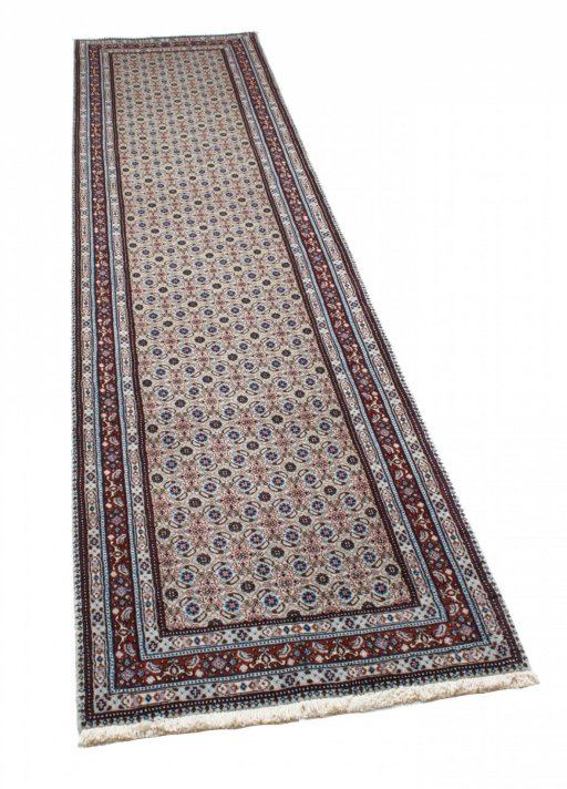 Corner detail of New Moud rug showing border pattern and Wool pile