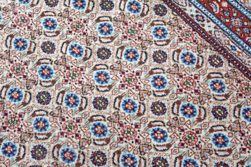 Surface texture of New Moud rug with natural Wool and intricate pattern