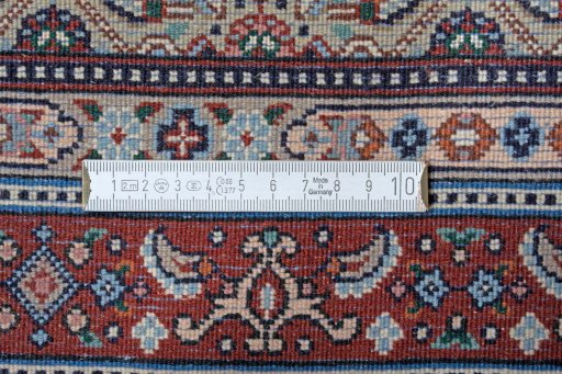 Central medallion detail of New Moud rug from Iran / Persia