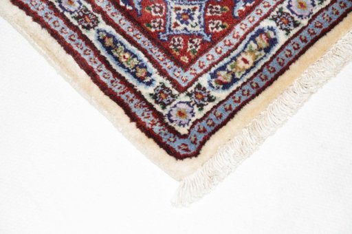 Surface texture of New Moud rug with natural Wool and intricate pattern